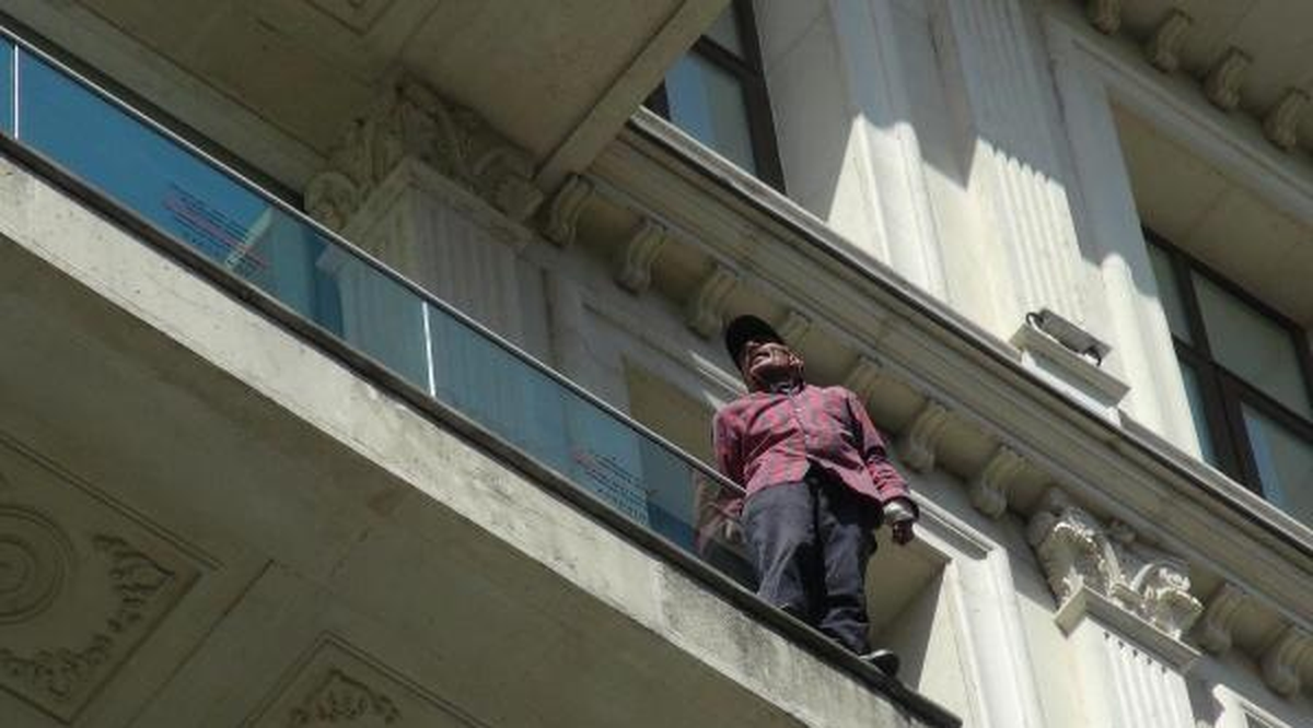 İstiklal Caddesi\'nde İntihar Girişimi Hareketliliği (1)