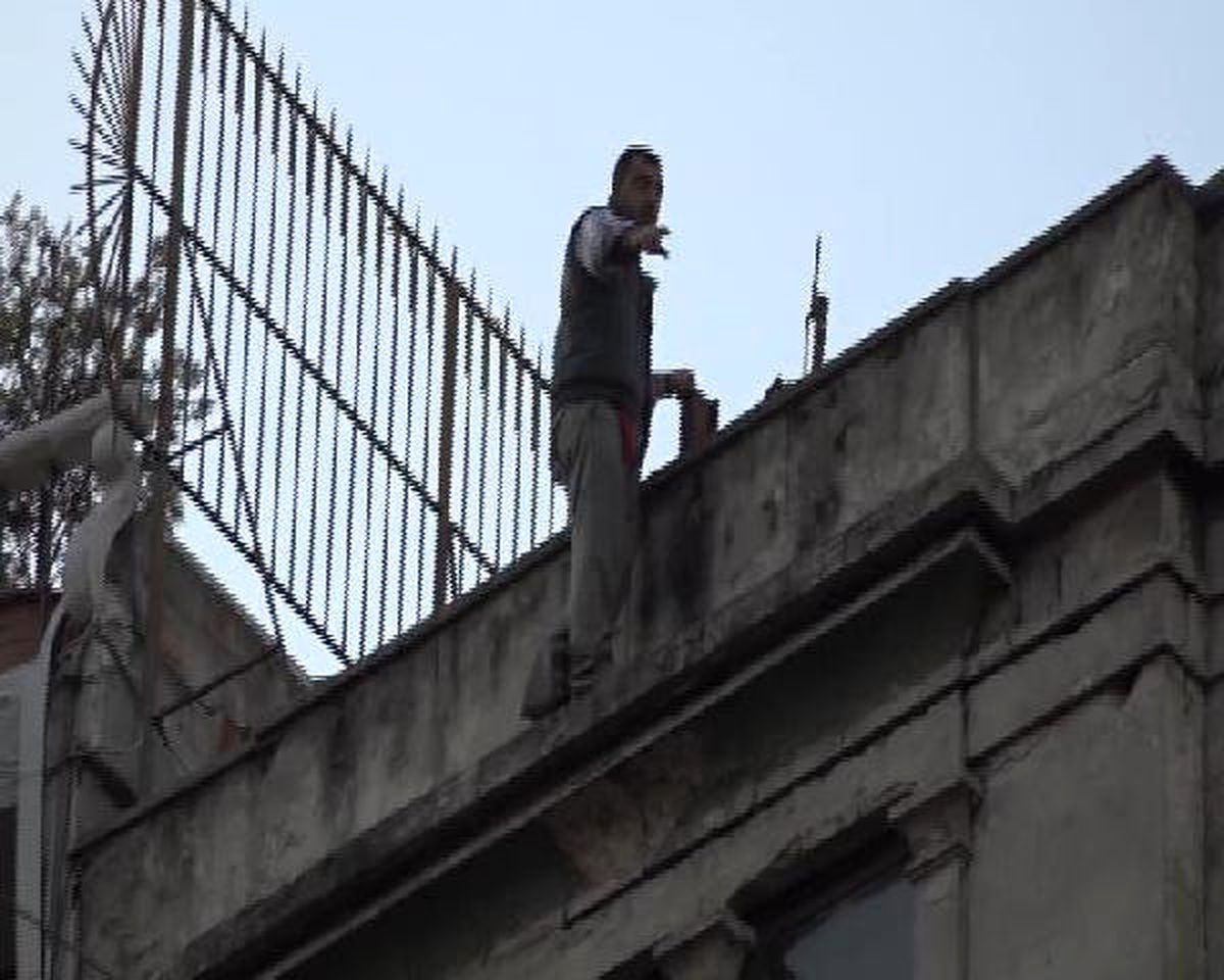 İstiklal Caddesi\'nde İntihar Girişimi Hareketliliği(Geniş Haber)