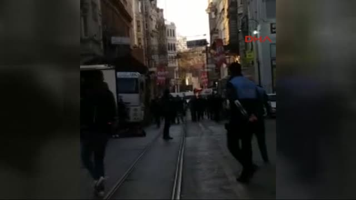 Istiklal Caddesi\'nde Silahlı Kavga 2 Yaralı
