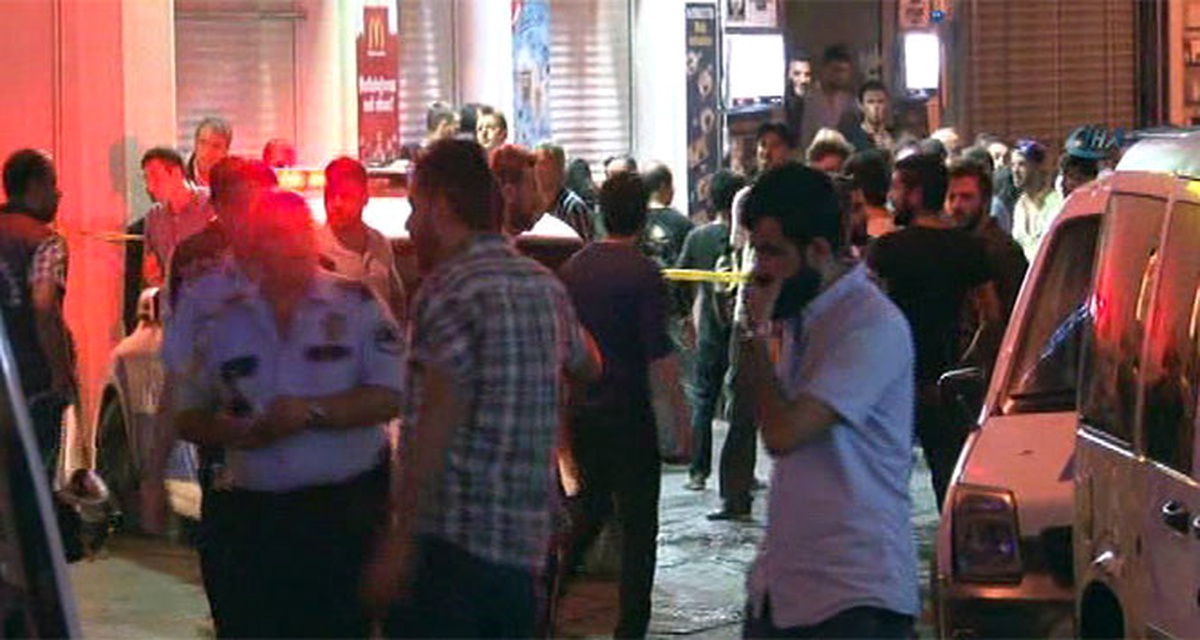 İstiklal Caddesi\'ndeki Silahlı Kavga Güvenlik Kamerasında