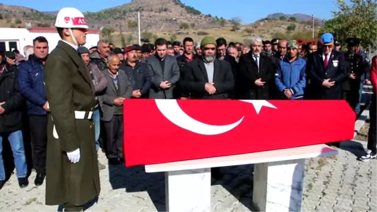 Izmir Kıbrıs Gazisi Askeri Törenle Toprağa Verildi