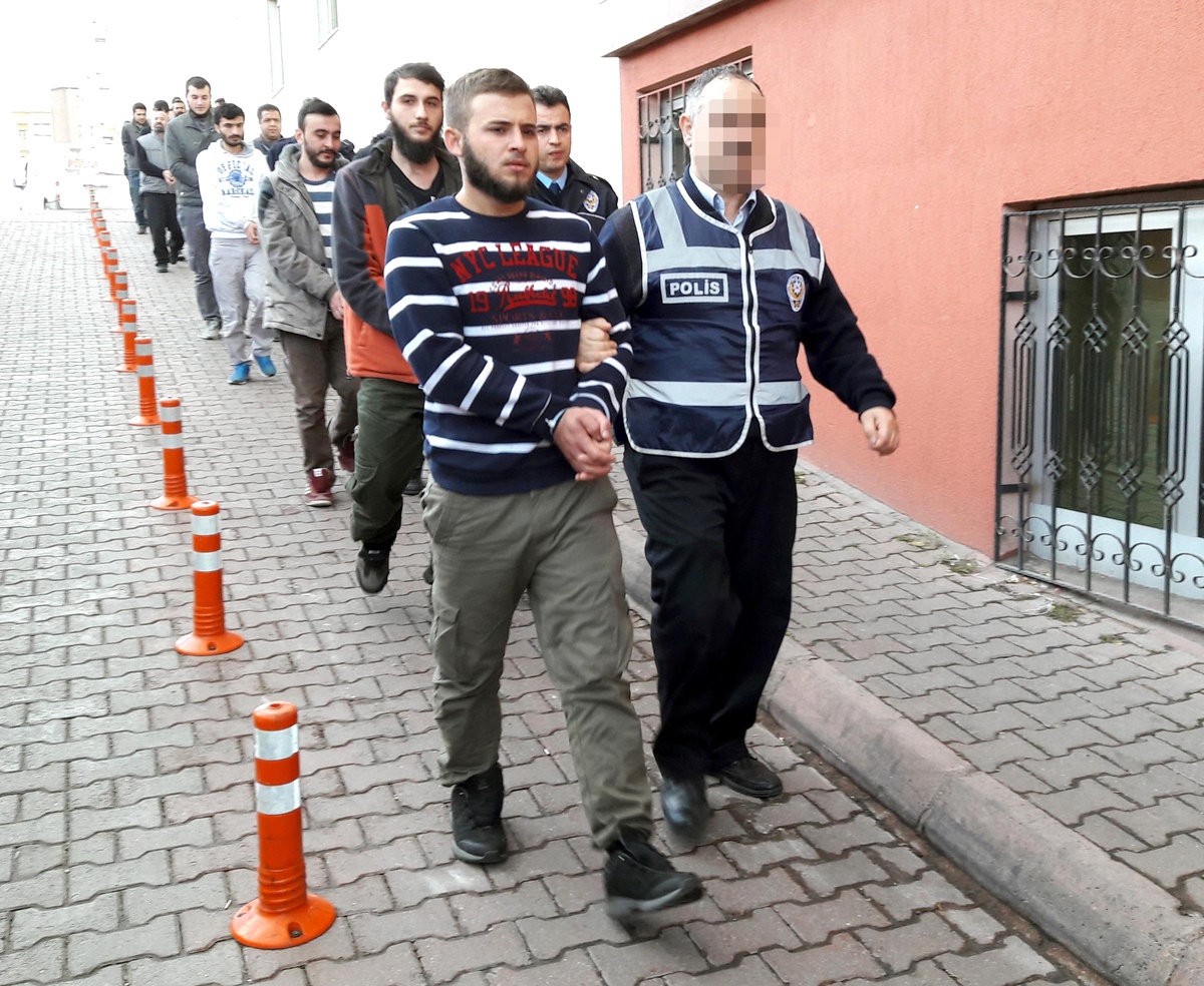 Kayseri\'de Deaş Şüphelisi 12 Kişi Adliyede