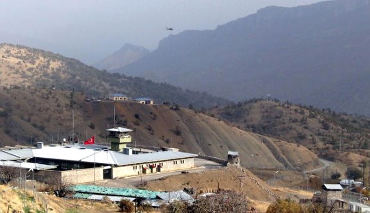PKK\'dan Derecik\'te Üs Bölgesine Havanlı Saldırı