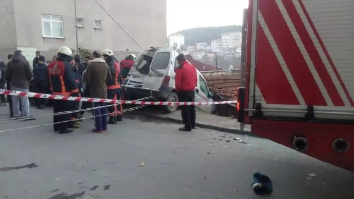 Sarıyer\'de TIR Sokağı Birbirine Kattı, Mahalleli Deprem Oluyor Sandı