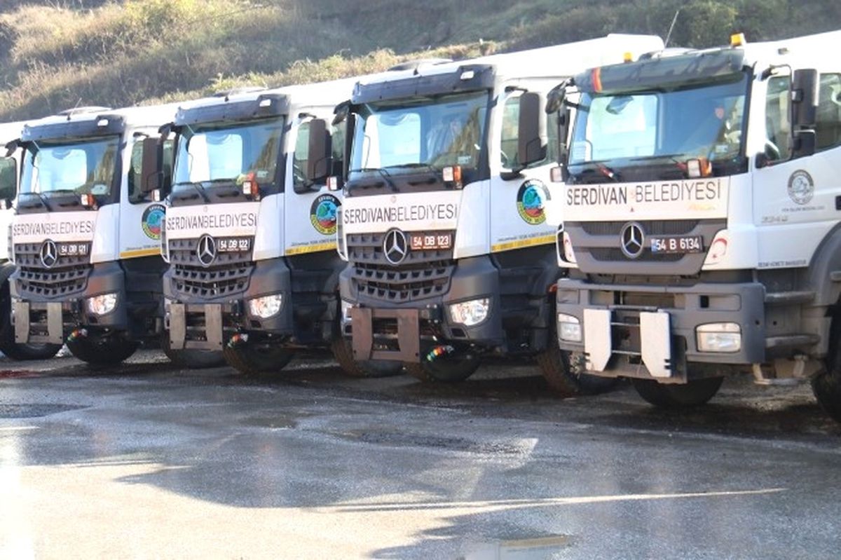 Serdivan Belediyesi\'nde Yeni Araçlar Hizmete Başladı