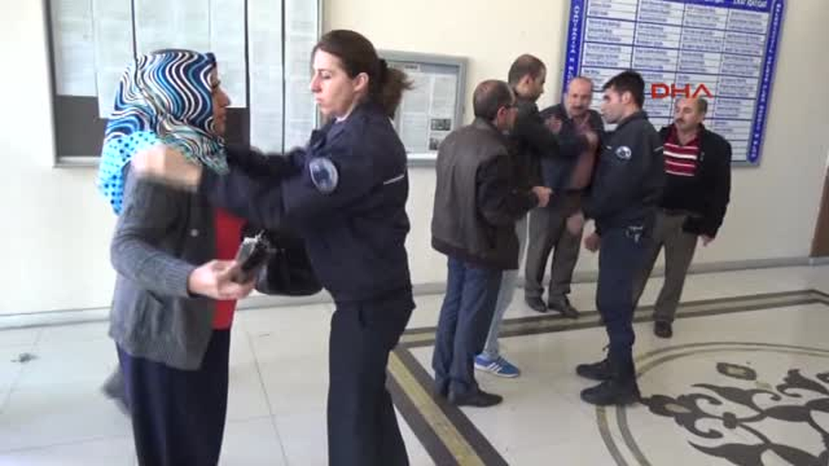 Siir\'te Belediye Başkanlığına Kayyum Olarak Atanan Vali Yardımcısı Göreve Başladı