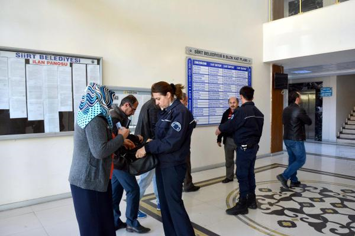 Siirt\'te Belediye Başkanlığına Kayyum Olarak Atanan Vali Yardımcısı Göreve Başladı (2)