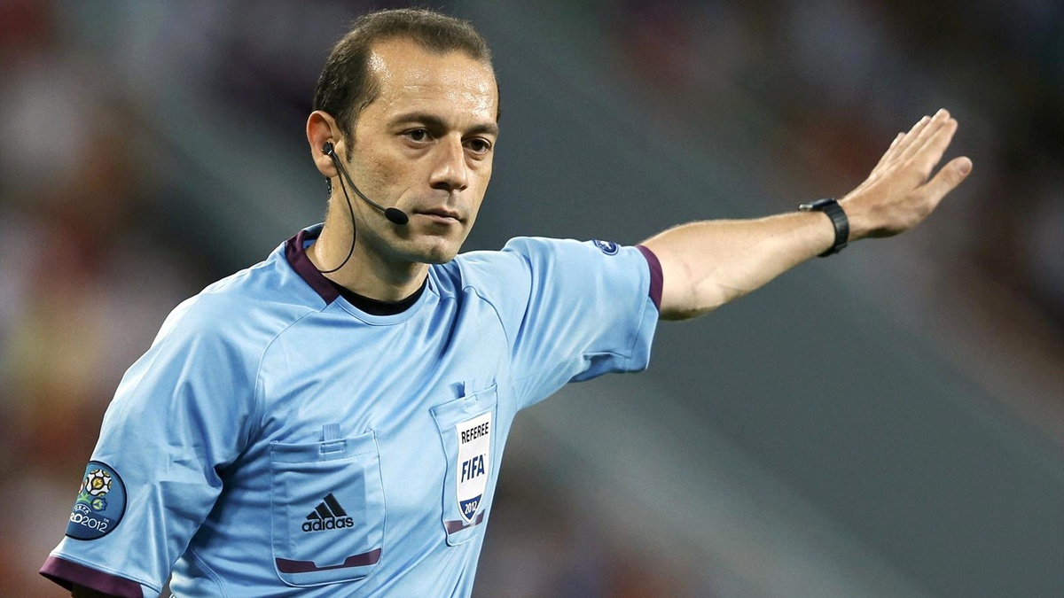Spor Toto Süper Lig\'de Pazar Günü Oynanacak Fenerbahçe - Galatasaray Derbisini Cüneyt Çakır...