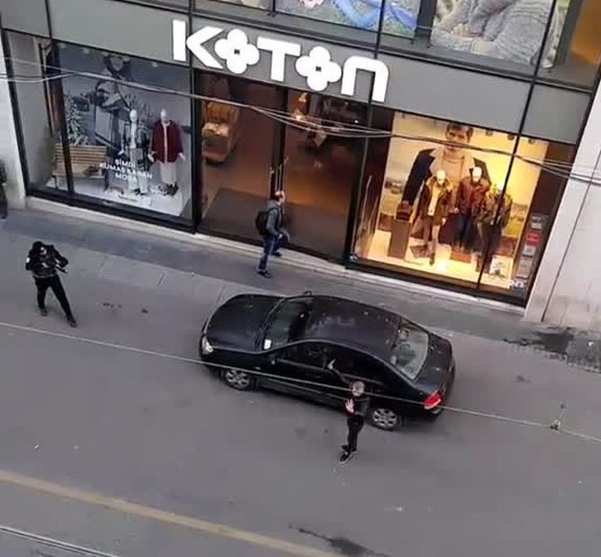 Taksim\'deki Silahlı Çatışma Kamerada