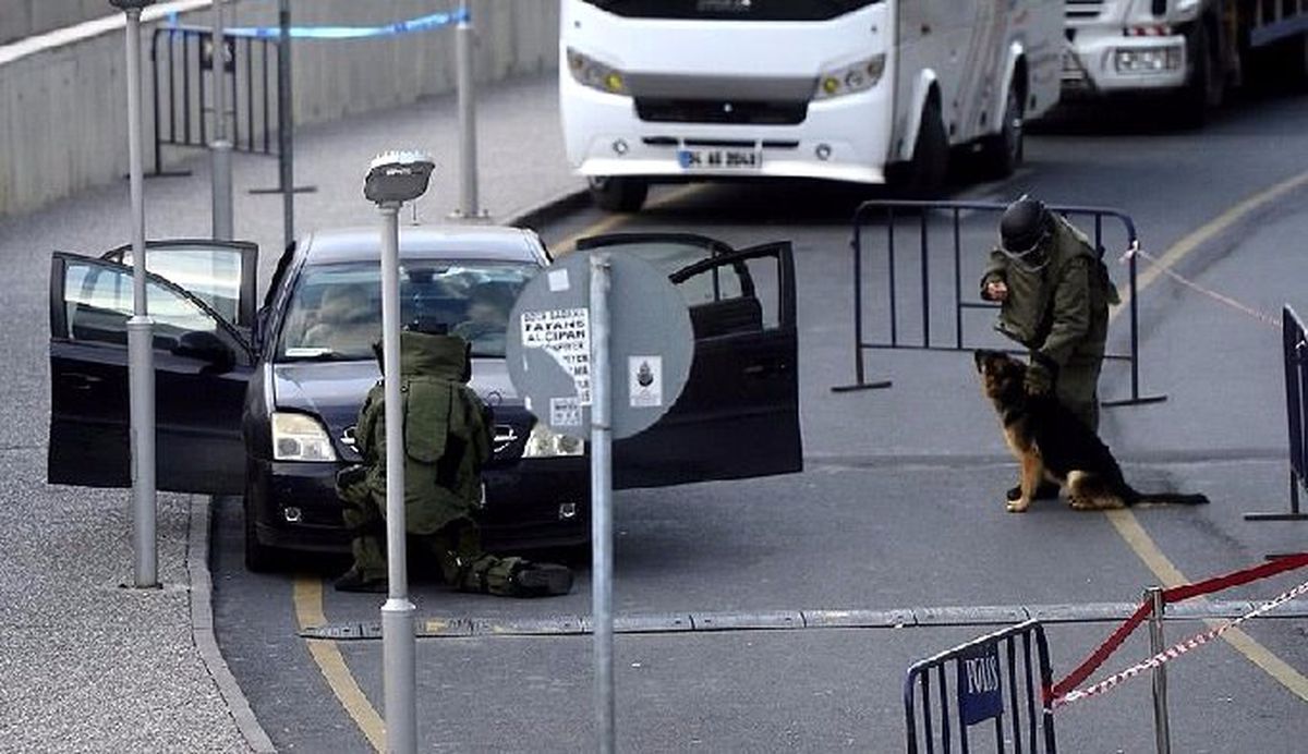 Valilik Önünde Şüpheli Araç Paniği