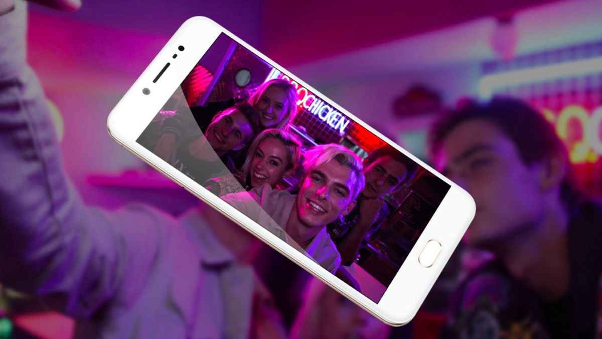 20 Mp Ön Kameralı Telefon Tanıtıldı!