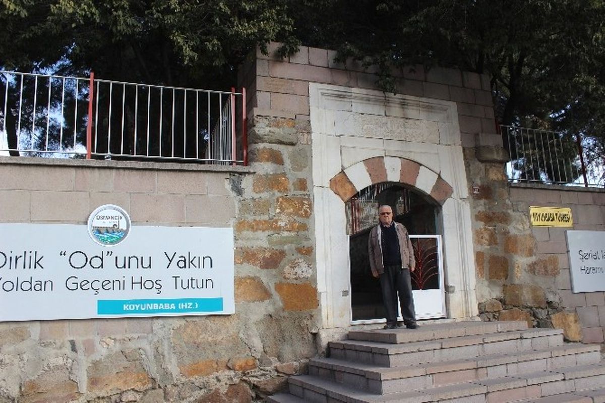 23 Yıldır Koyunbaba Türbesi\'nin Gönüllü Bakımını Yapıyor