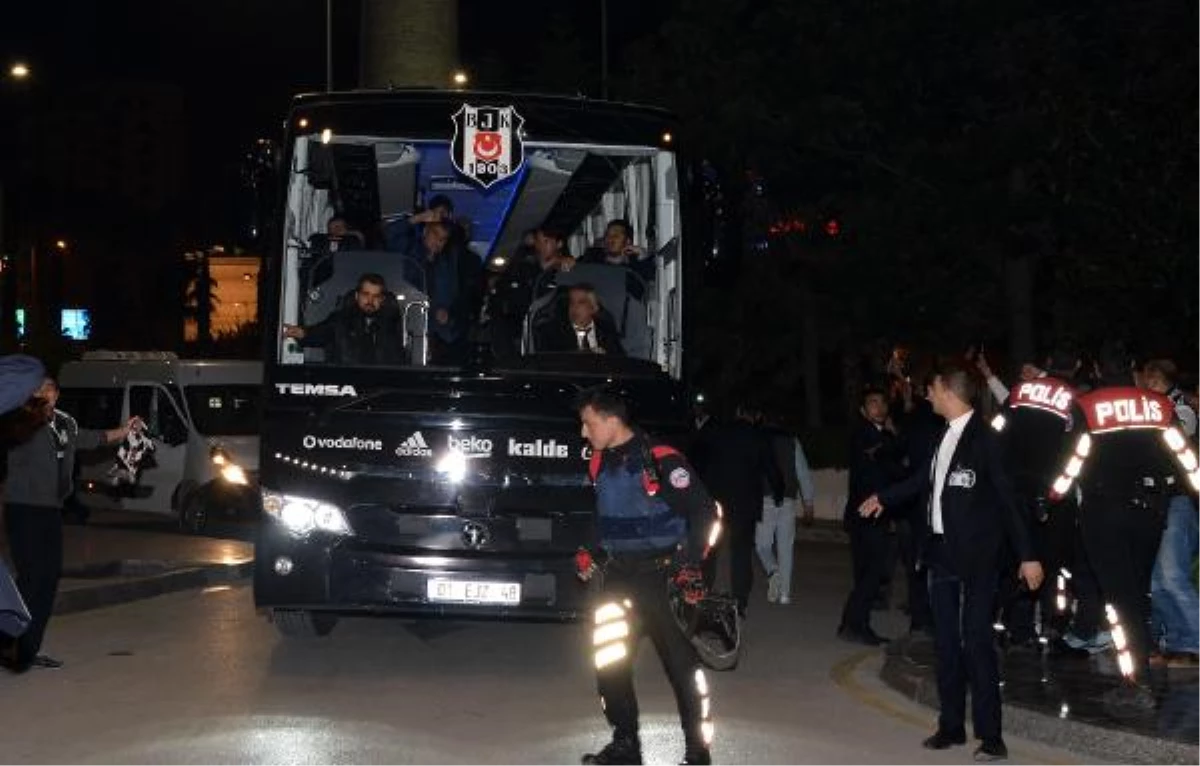 Adana\'da Beşiktaşlılar Kaleci Tolga Zengin\'i Kızdırdı