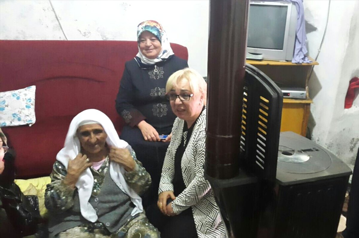 AK Parti Kadın Kollarından Hasta ve Yaşlılara Ziyaret