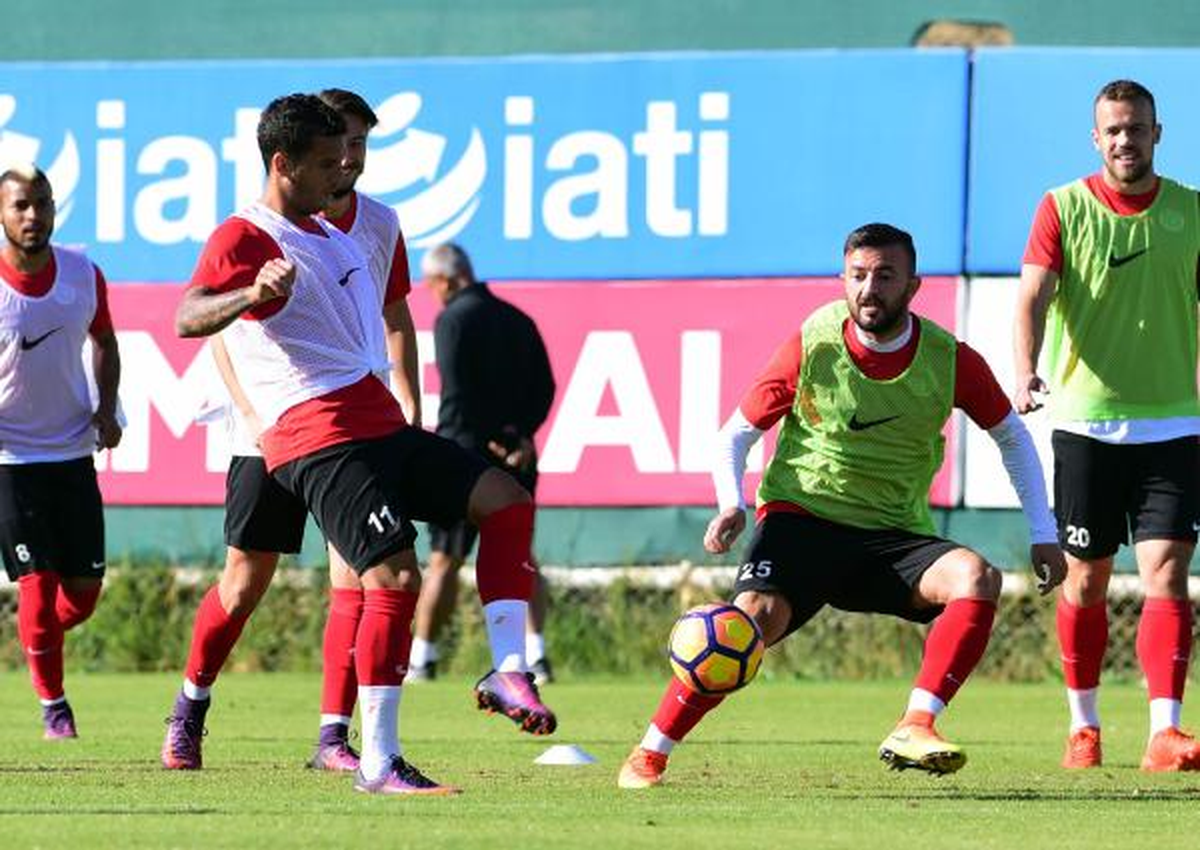 Antalyaspor\'da 4 Eksik