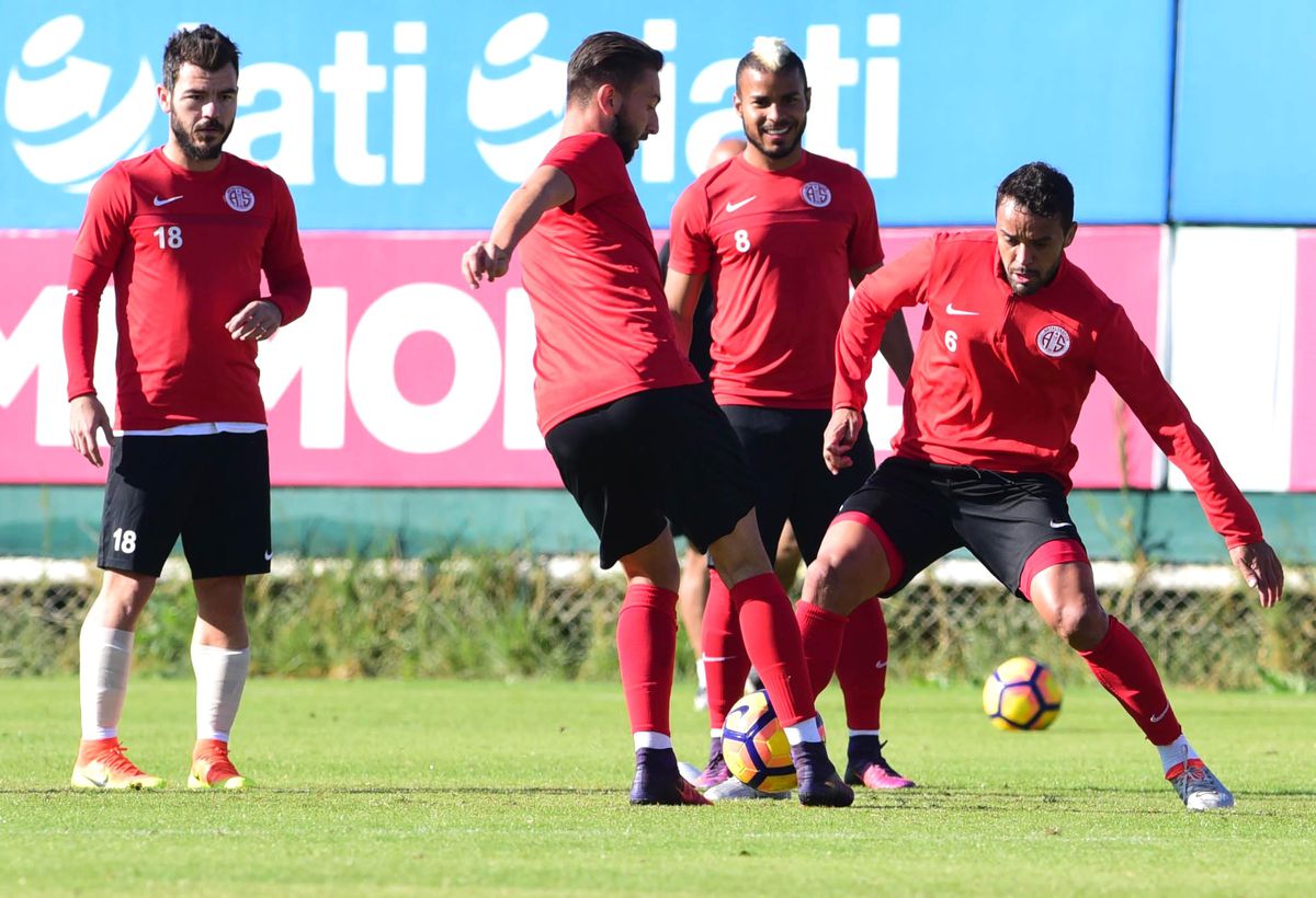 Antalyaspor\'da 4 Eksik