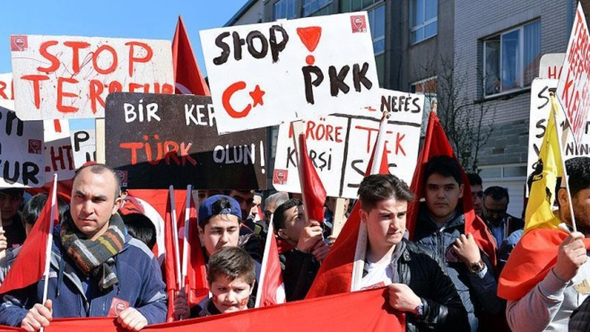Avrupa\'daki Türkler Teröre Karşı Meydanlarda