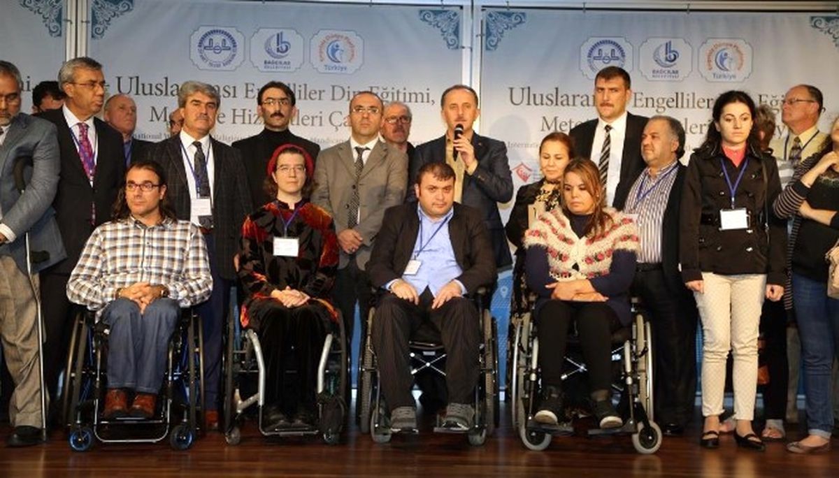 Bağcılar\'daki Sempozyum Açılışına Engelli Senem Ünal\'ın Okuduğu Şiir Damga Vurdu