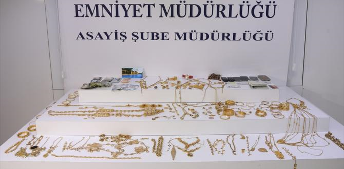 Bahçelievler\'de 5 Kilo Altın Çalan Şüpheliler Yakalandı (Arşiv Görüntüyle)