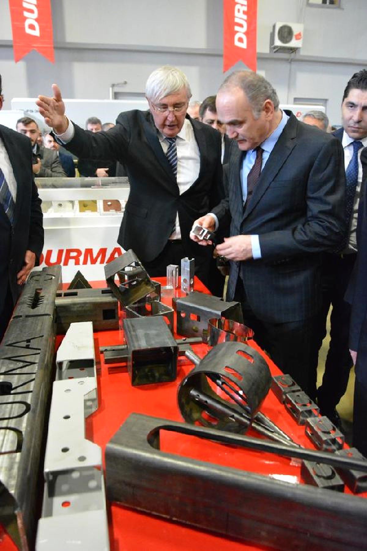 Bakan Özlü: Terör Örgütlerini Kullanarak Türkiye\'yi Oyalamak İsteyenlere Cevabı Yeni Yatırımlarla...