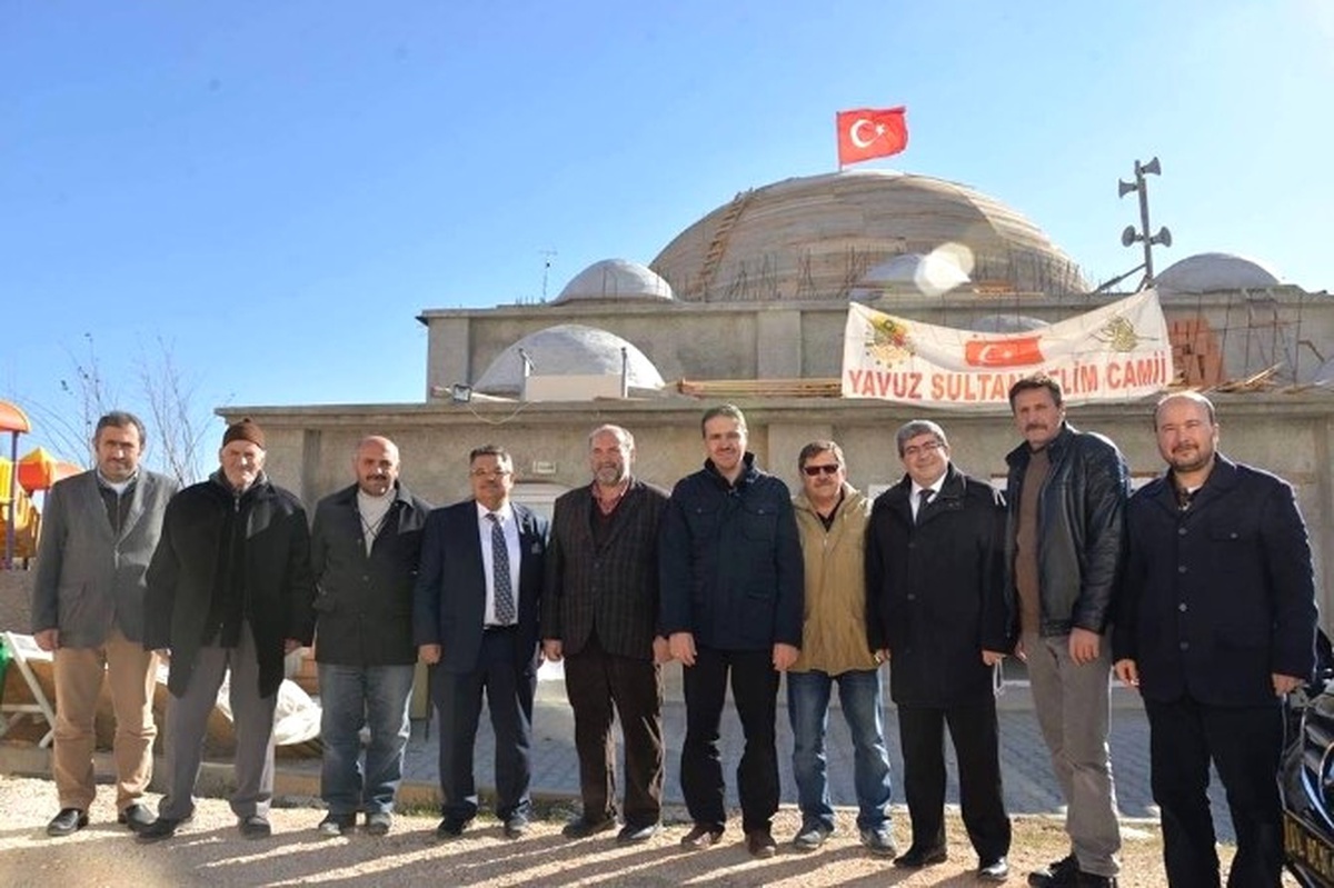 Başkan Yağcı, Cuma Namazı Sonrası Yavuz Sultan Selim Camii\'nde İncelemelerde Bulundu