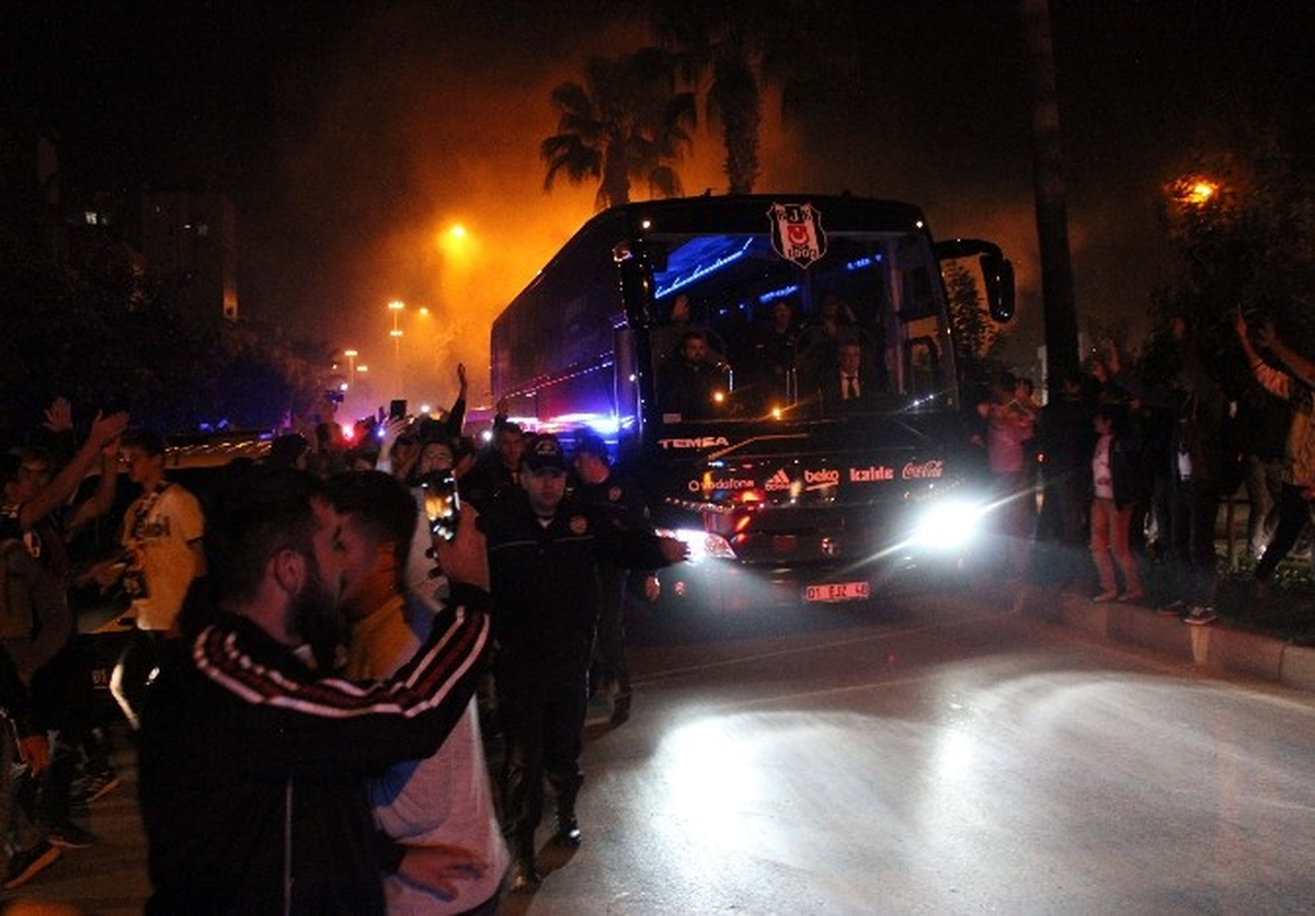 Beşiktaş Kafilesi Adana\'ya Geldi