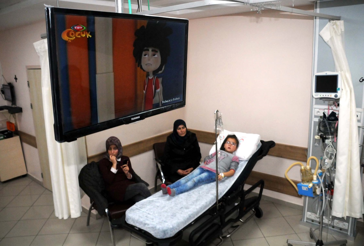 Çizgi Film İzleyerek Tedavi Oluyorlar