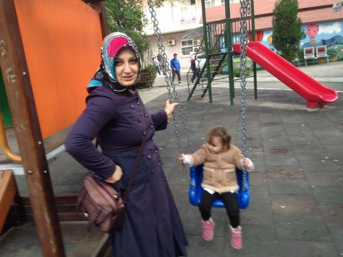 Aileler Dikkat! Yalnızlık Çeken Çocuklar Saçlarını Yiyor