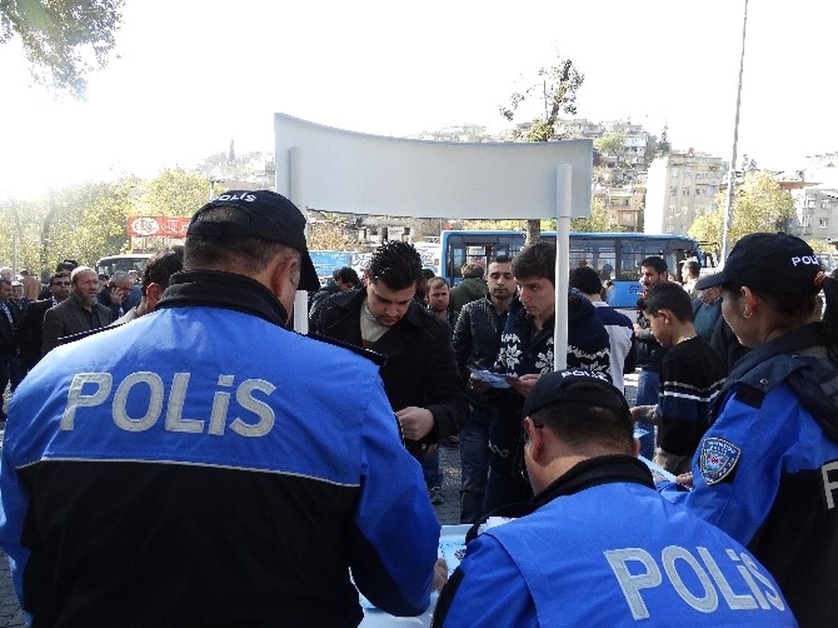 Cuma Hutbesinde \'Dolandırıcı\' Uyarısı