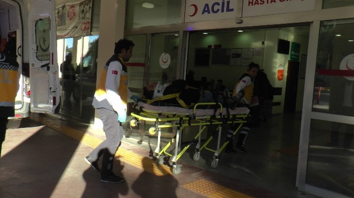 Devrilen Kamyonetin Sürücüsü Yaralandı