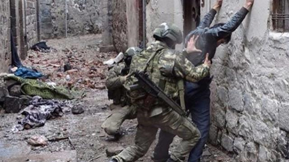 Dha Ankara - PKK\'dan Kaçan 2 Terörist, Sınırdaki Türk Birliklerine Teslim Oldu