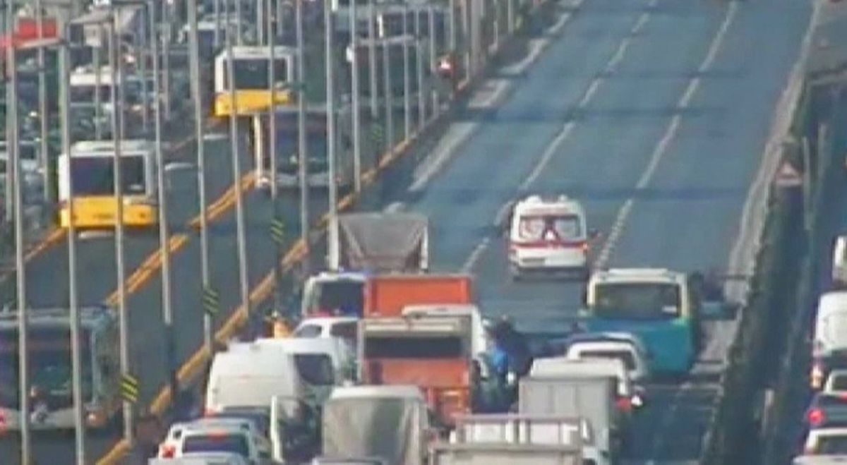 E-5 Otoyolu'nda Kaza! 1 Kişi Öldü, Trafik Uzun Süre Durdu