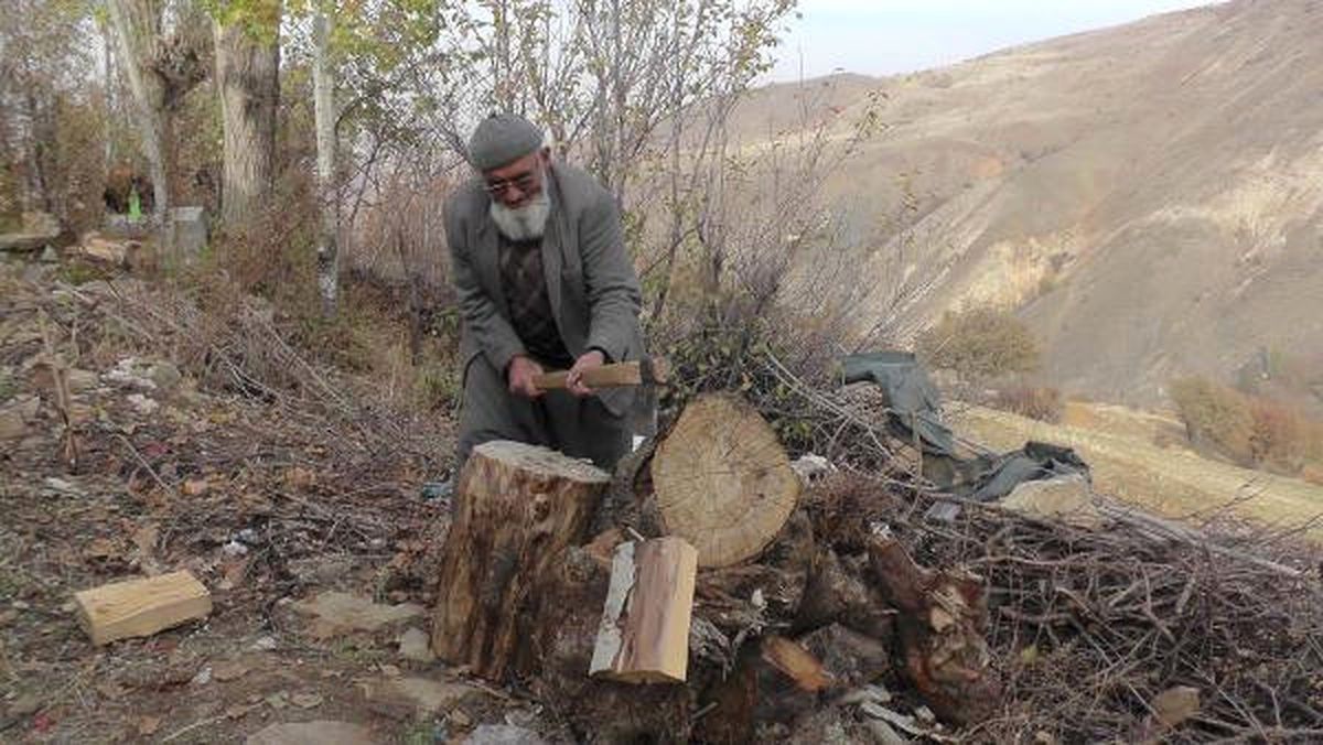 Eşi ve 9 Çocuğu Gitti, Köyde Tek Başına Kaldı