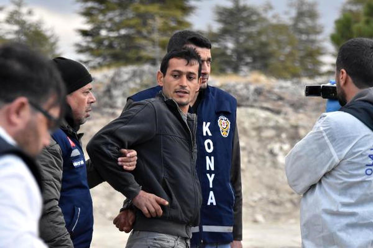 Eşiyle Para Karşılığı İlişkiye Girmek İsteyen Arkadaşını Öldürüp, Cesedi Yakmışlar