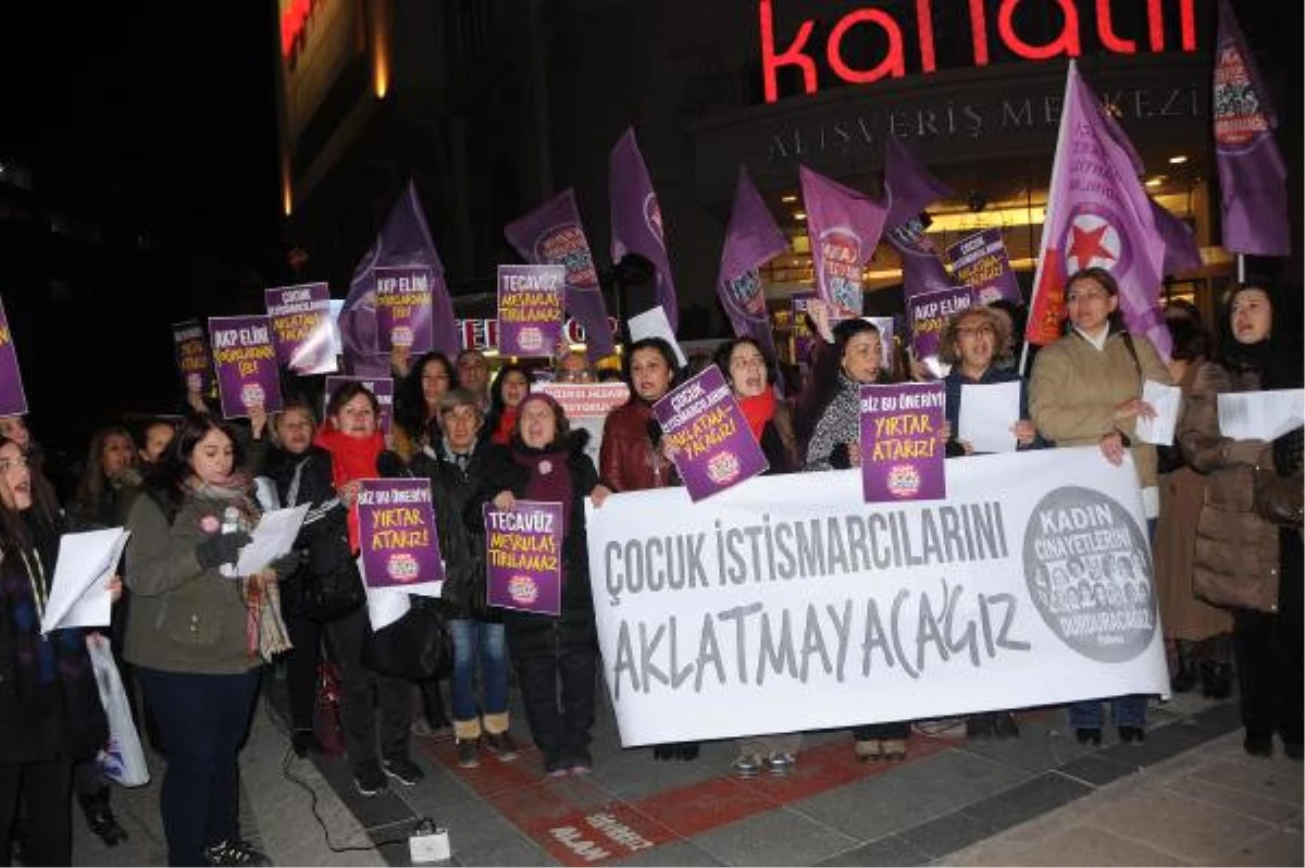 Eskişehir\'de Kadınlar Cinsel İstismar Önergesini Yırttı