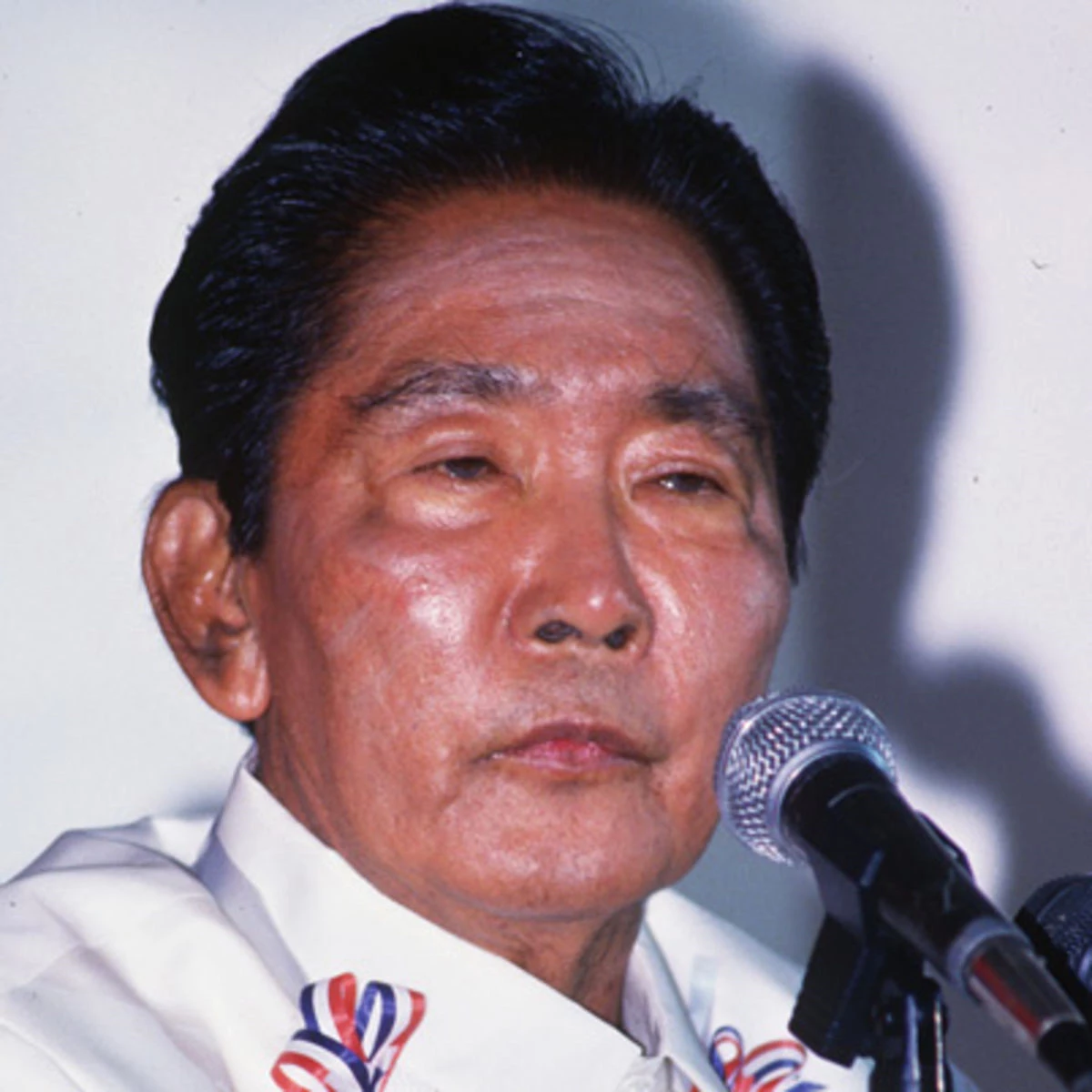 Filipinler\'de Marcos "Kahramanlar Mezarlığı"Na Gömüldü