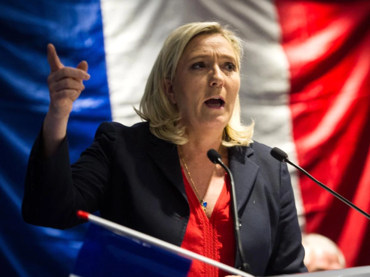 Fransa\'da Aşırı Sağ Parti Lideri Marine Le Pen: "Rusya ile İlişkilerimizi Geliştirmeliyiz"