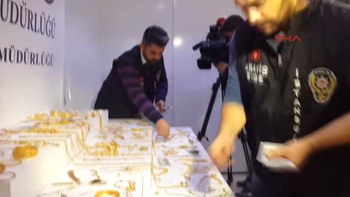Gasp Ettikleri Altınları Iç Çamaşırı ve Çoraplarını Doldurup Kaçarken Yakalandılar