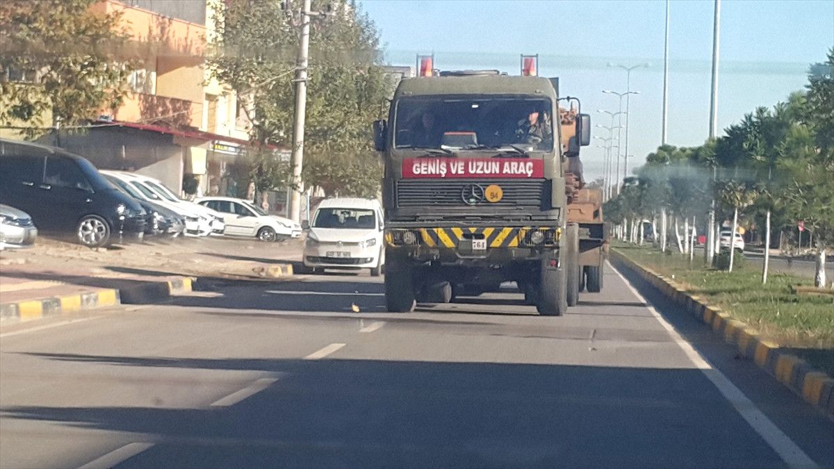 Gaziantep\'te Sınıra Askeri Araç Sevkıyatı