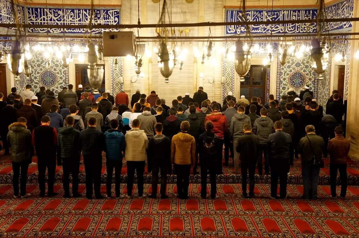 Gençler Sabah Namazında Buluştu