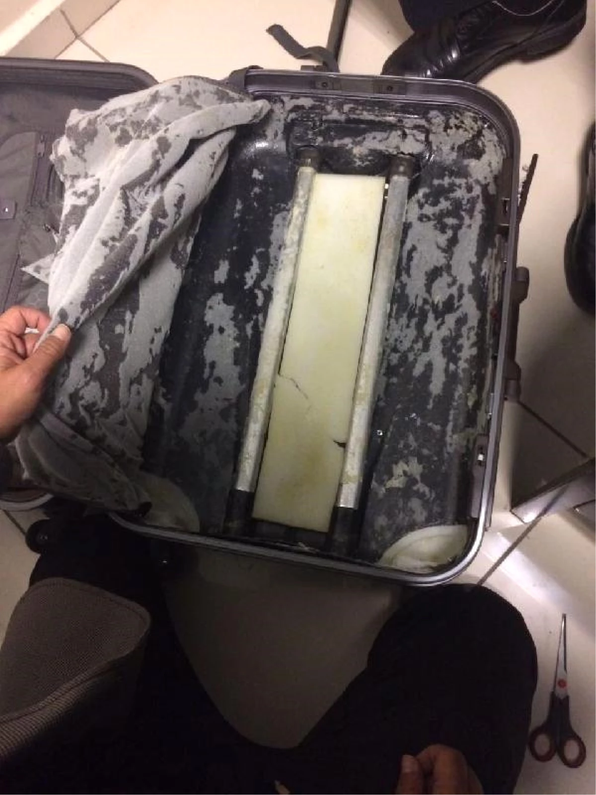 İranlı Yolcunun Valizinde 7 Kilo 900 Gram Afyon Sakızı Ele Geçti
