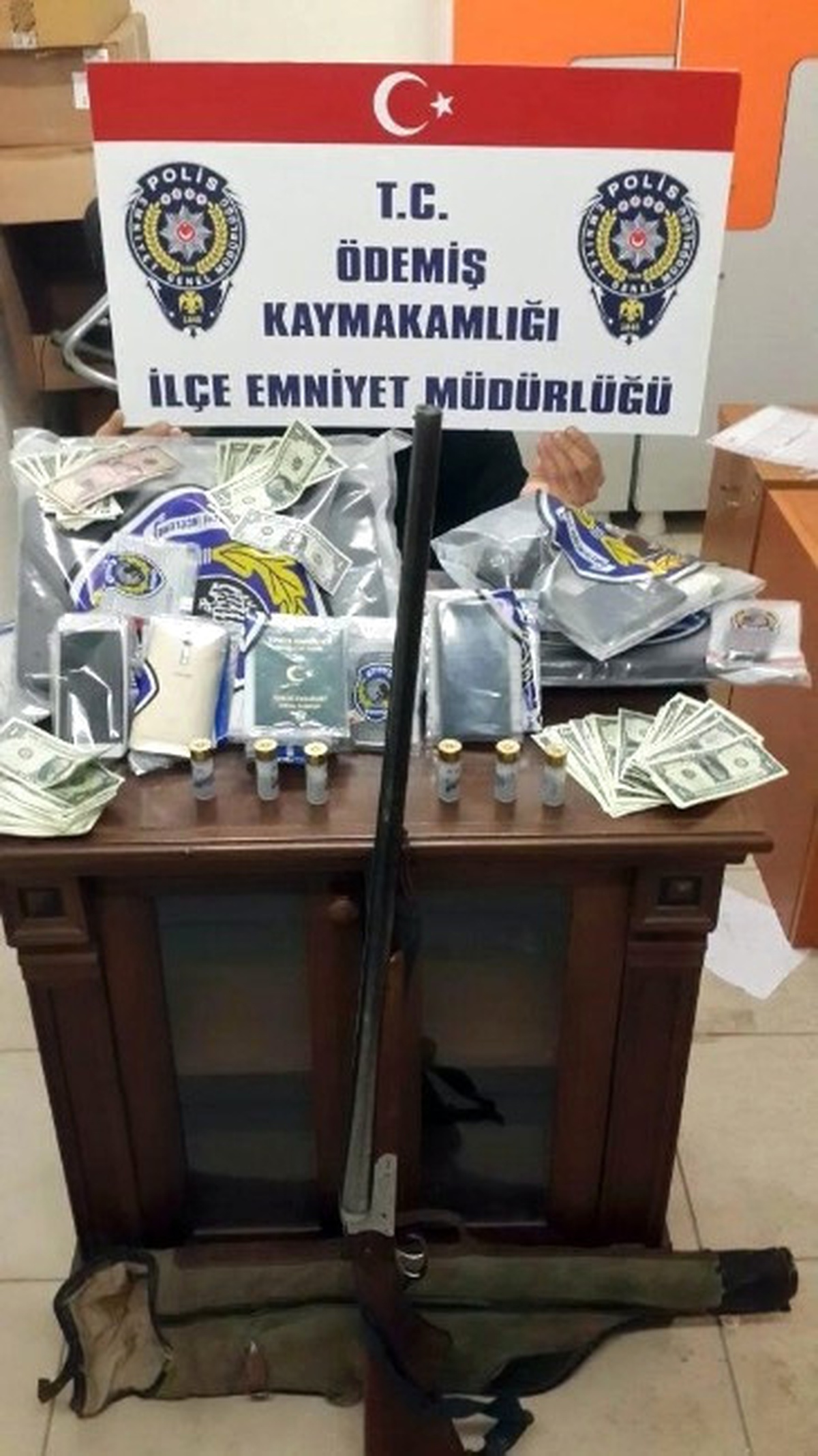 İzmir Merkezli 10 İlde Fetö\'ye Büyük \'Himmet\' Operasyonu