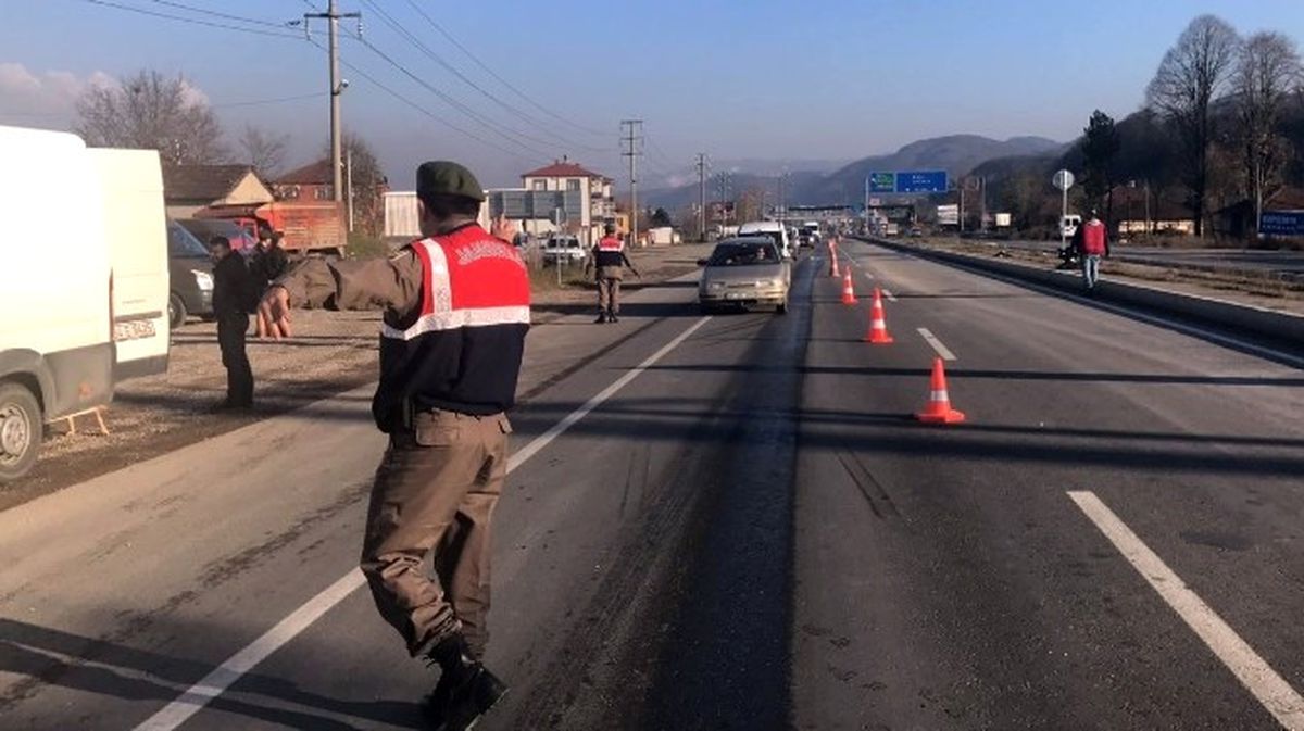Jandarma Ekipleri Araçları Didik Didik Aradı