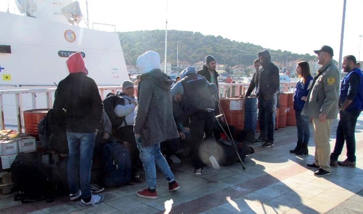 Kaçak Sığınmacıları Yunanistan Diye Eşek Adası\'na Bıraktılar