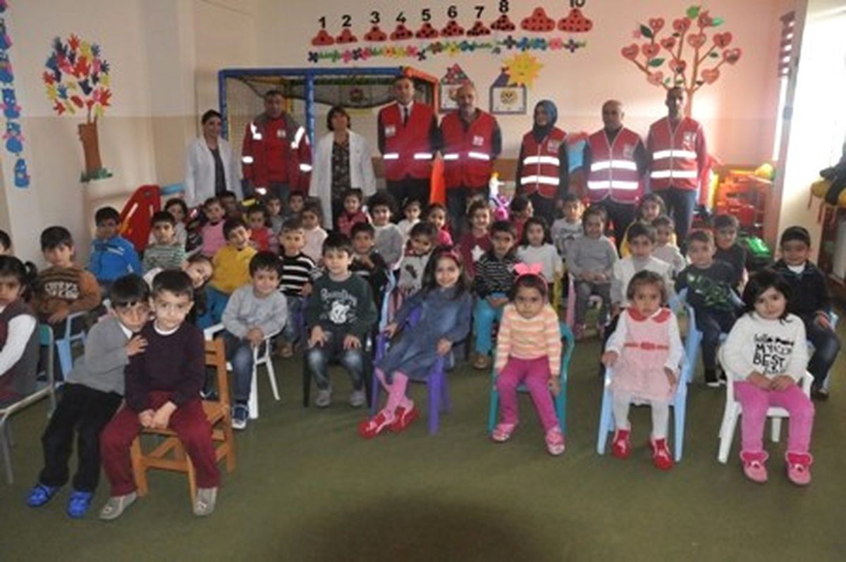 Kızılaydan Öğrencilere Yardım