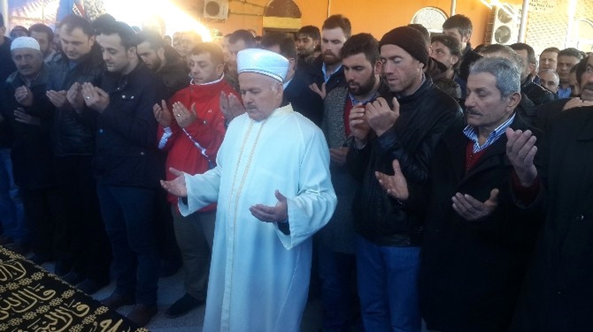 Kur\'an Kursu Öğreticisi Toprağa Verildi