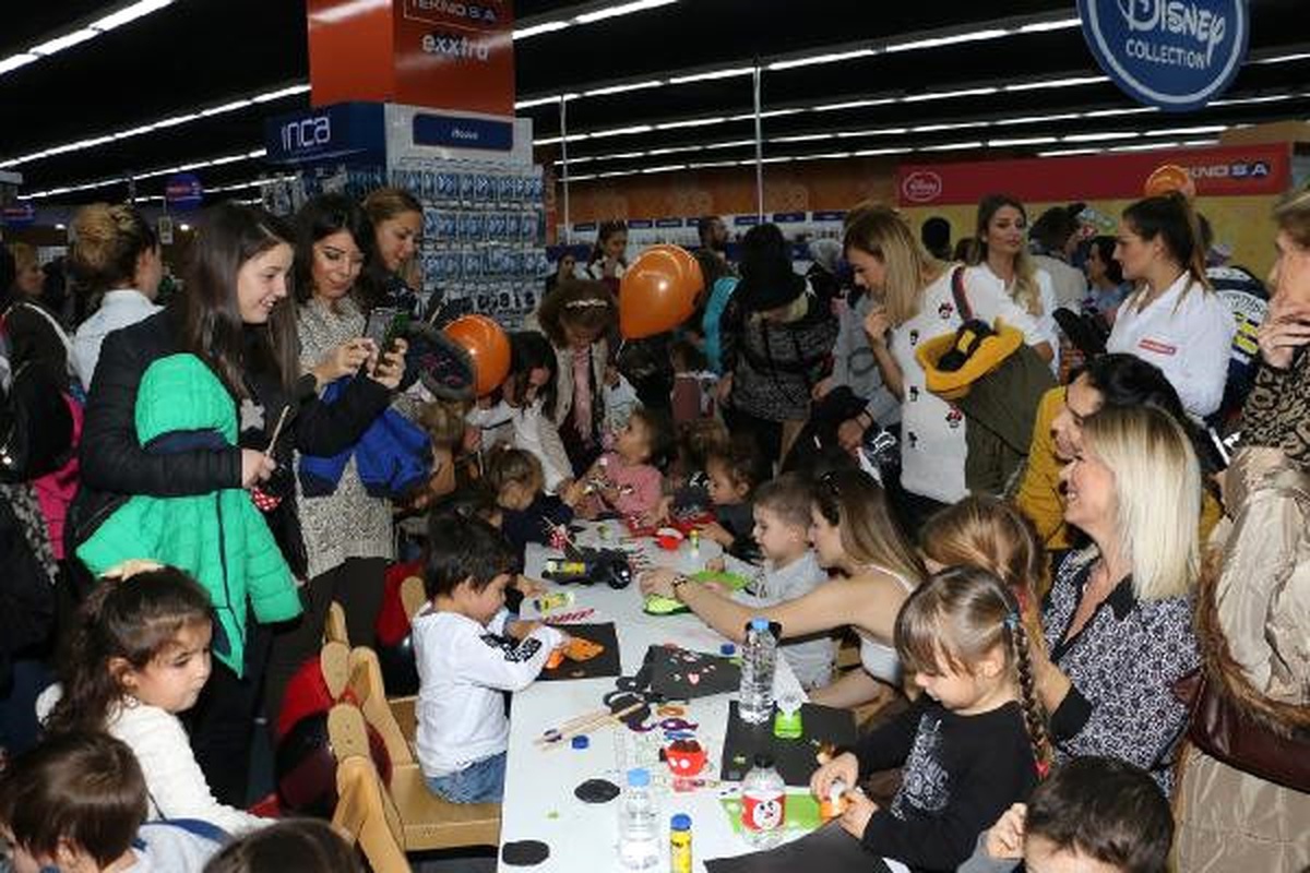 Minikler Mickey\'nin Doğum Gününde Doyasıya Eğlendi