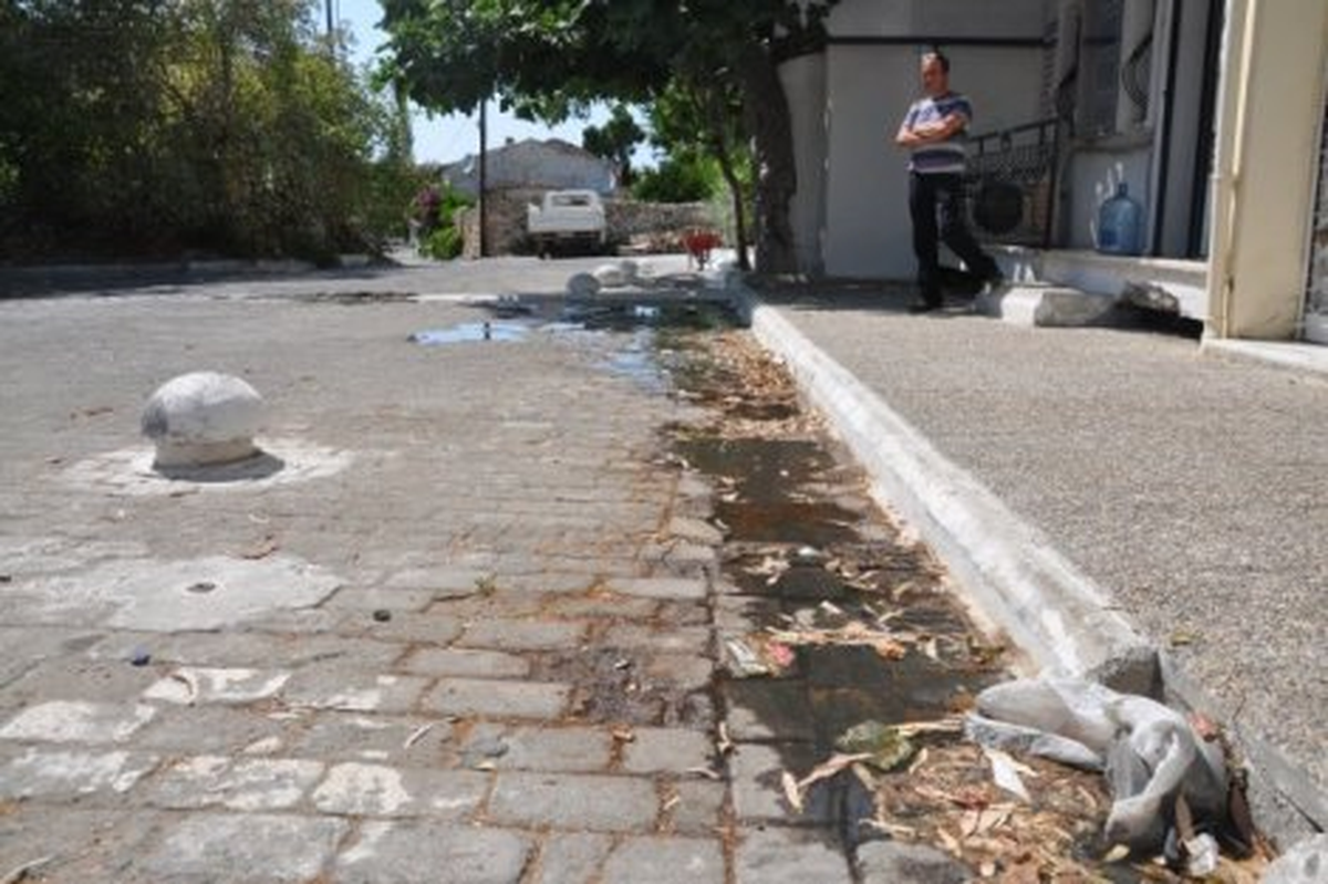 Sokaklardan Lağım Akıyor