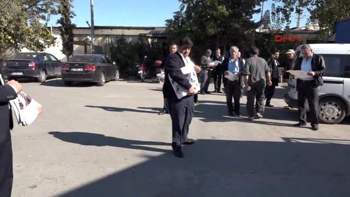 Özel Halk Otobüsü Şoförü, Demir Çubukla Kendisine Saldıranları Yakalamak Için Afiş Bastırdı