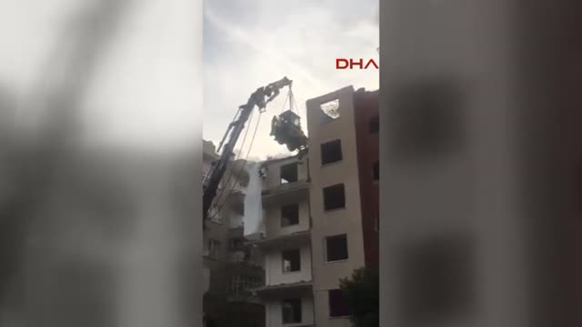 Şanlıurfa\'da Bina Yıkımı Korkuttu